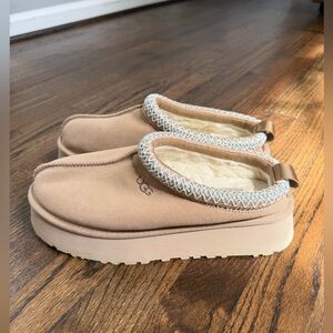 UGG Beige Platform Tasman Brand New (without box)